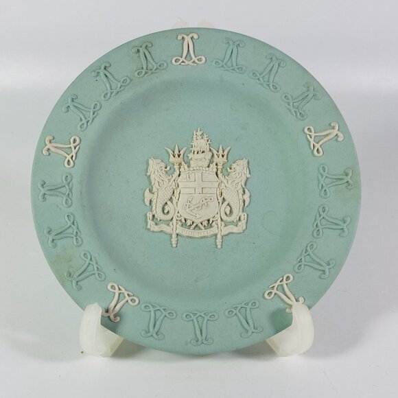 Lloyds of London Tercentenary 1688-1988, Wedgwood pale green jasperware plate - Picture 1 of 5